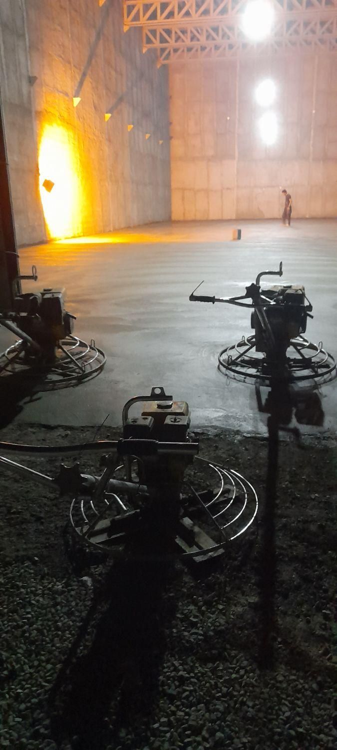 بتن ریزی کف همراه ماله پروانه ای|خدمات پیشه و مهارت|تهران, آذری|دیوار