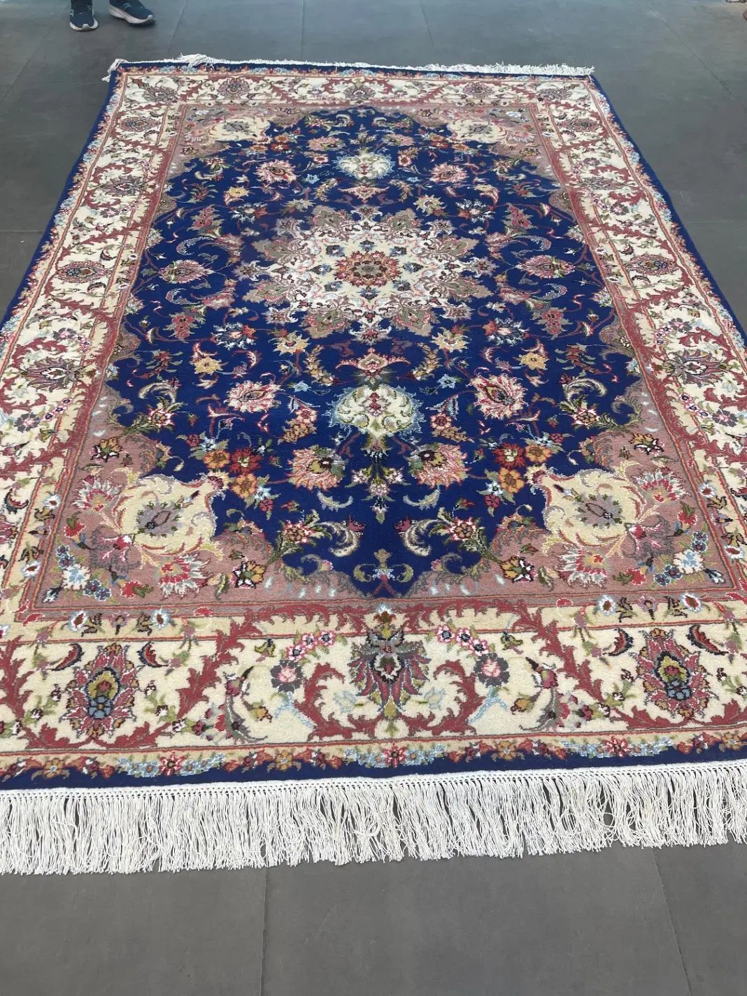 فرش دستباف ابی کاربنی گل ابریشم (بساک کرج هستیم )|فرش|تهران, گلستان (شهرک راه آهن)|دیوار