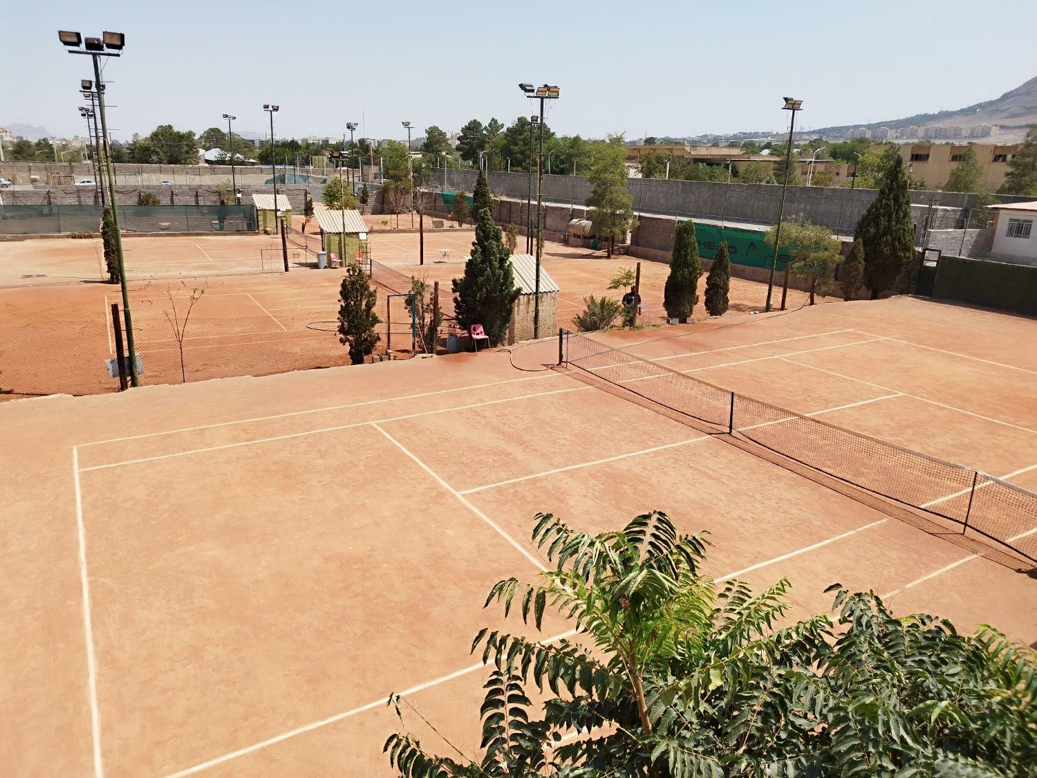 آموزش و اجاره سانس تنیس خاکی|ورزشهای توپی|اصفهان, محمودیه|دیوار