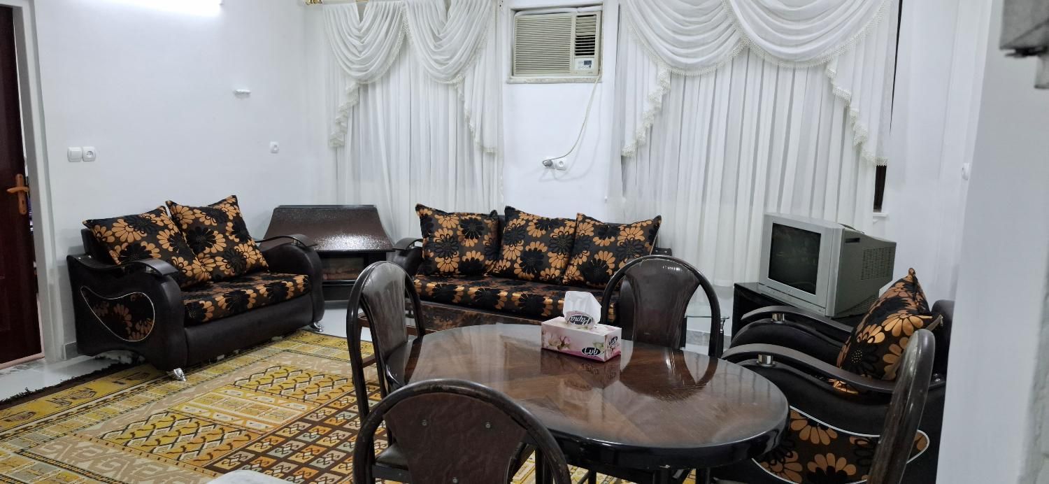 اپارتمان تمیز جنب استخر لاهیجان باپارکینگ مرکز شهر|اجارهٔ کوتاه‌مدت آپارتمان و سوئیت|لاهیجان, گلستان|دیوار