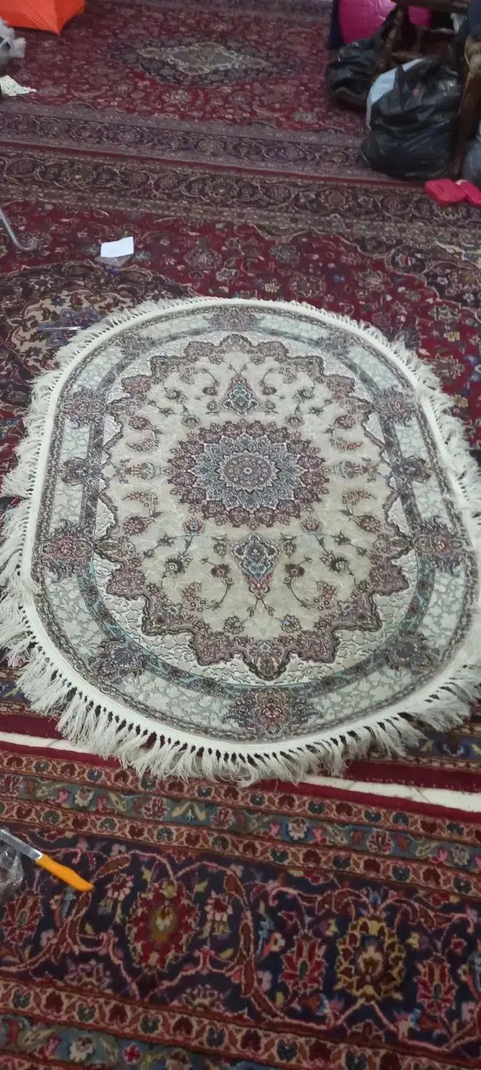 یک عددفرش بیضی ۱ونیم متری در یک متر|فرش|تهران, دهکده المپیک|دیوار