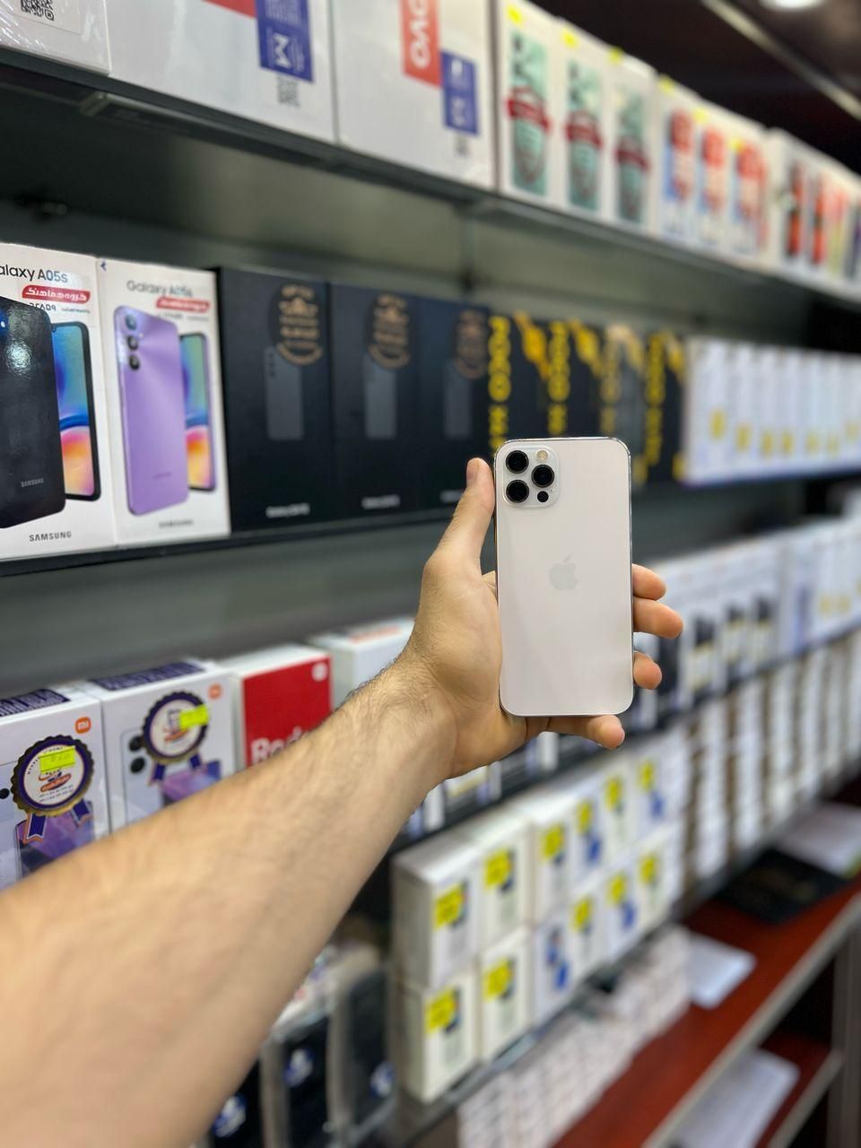 طرح آیفون 15promaxiPhon Max با حافظهٔ ۵۱۲ گیگابایت|موبایل|تبریز, |دیوار