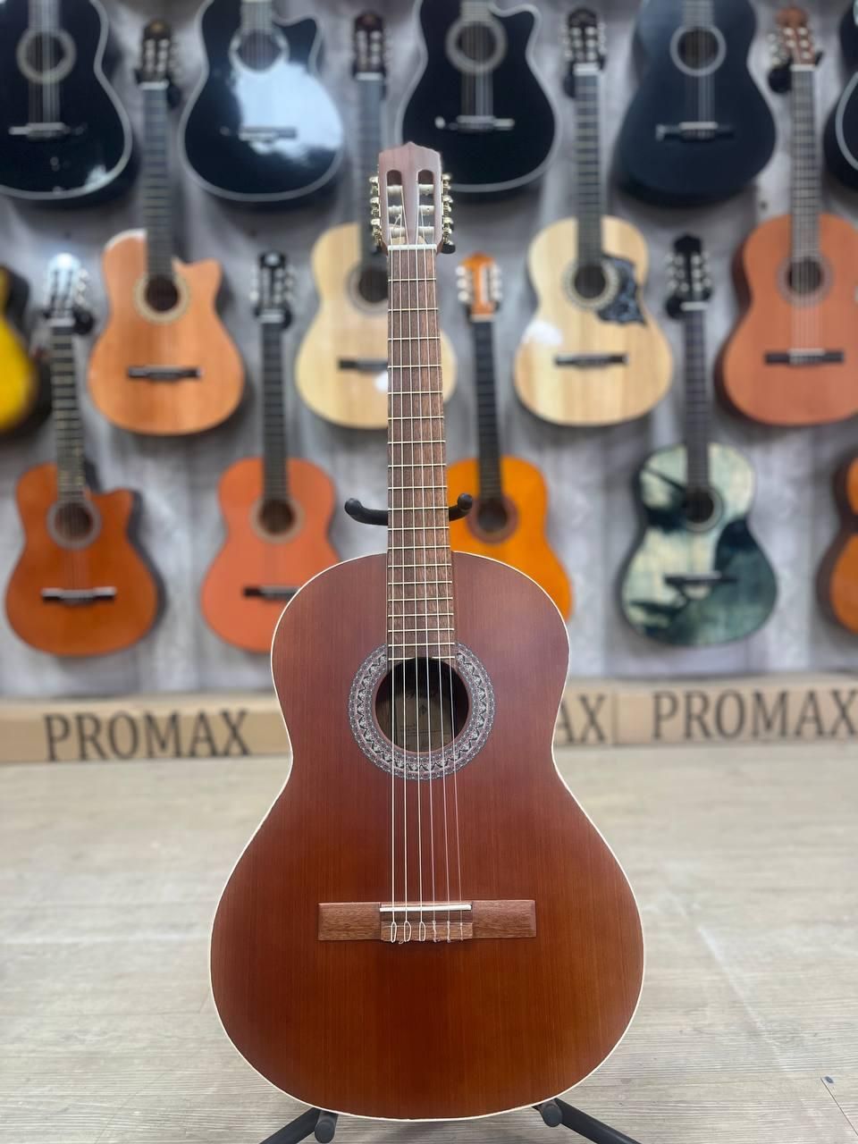 گیتار پارسی|گیتار، بیس، امپلیفایر|رباط‌کریم, رباط‌کریم|دیوار