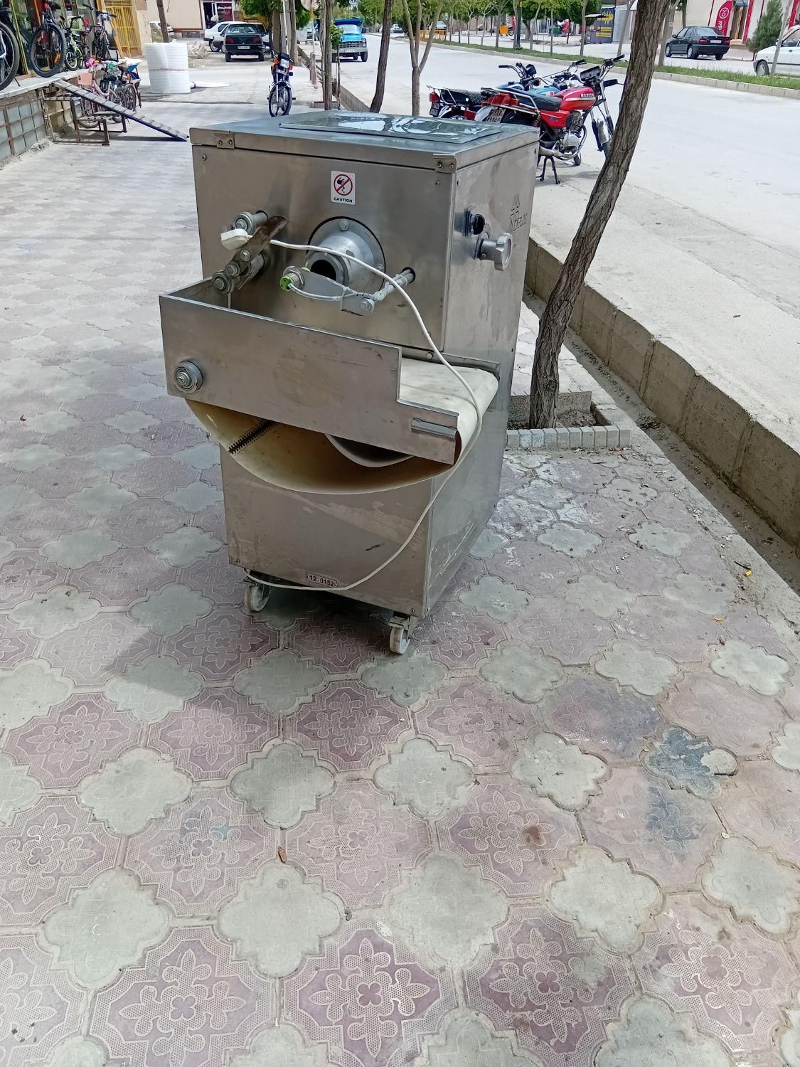 دستگاه چانه گیر.بی پلاس|ماشینآلات صنعتی|فامنین, |دیوار