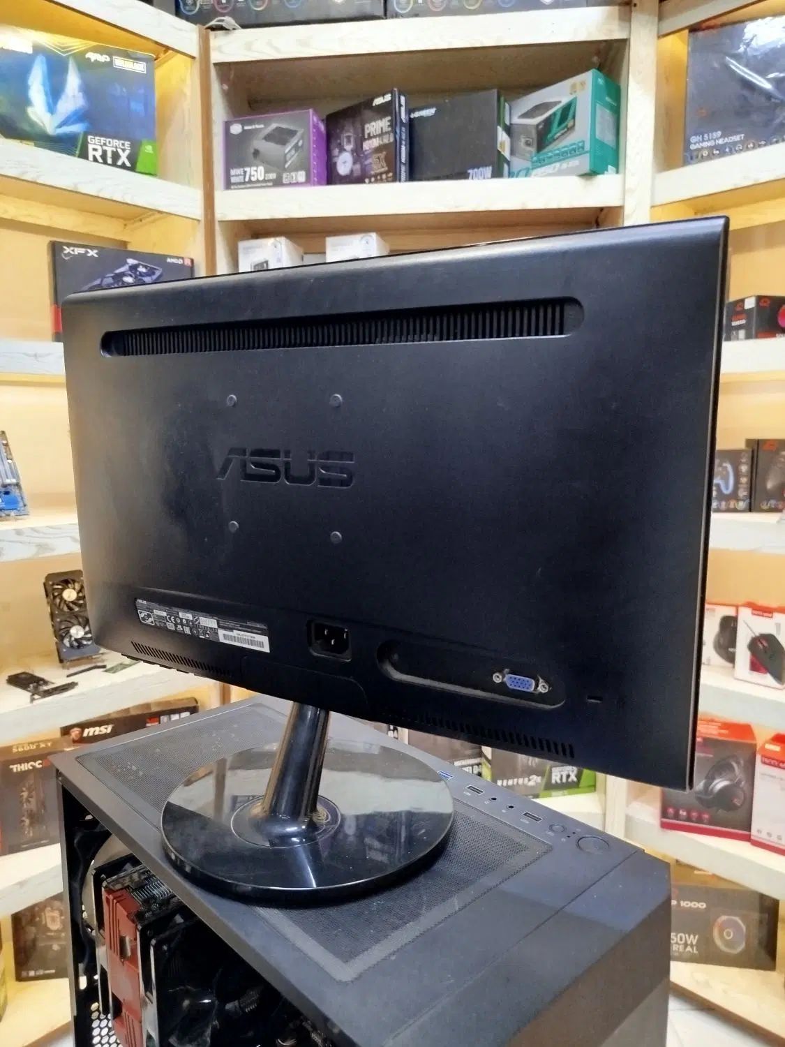 مانیتور 19 اینچ ASUS در حد|قطعات و لوازم جانبی رایانه|مشهد, ارشاد|دیوار