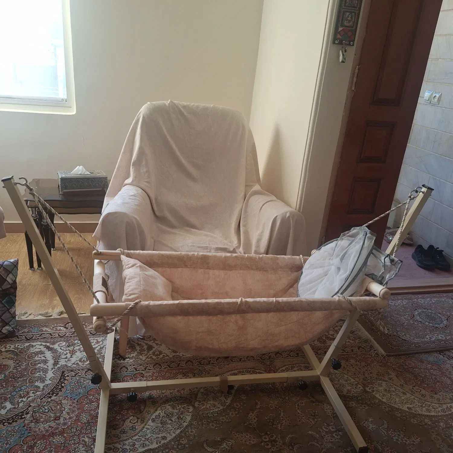 گهواره نوزاد|تخت و صندلی بچه|کرج, حصارک بالا|دیوار