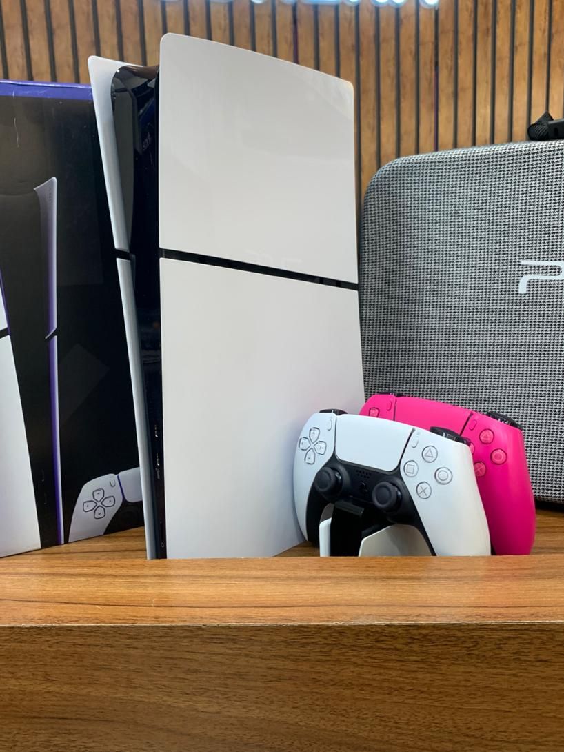 Ps5 slim دو دسته فول بازی با پایه شارژ و کیف|کنسول، بازی ویدئویی و آنلاین|قم, عمار یاسر|دیوار