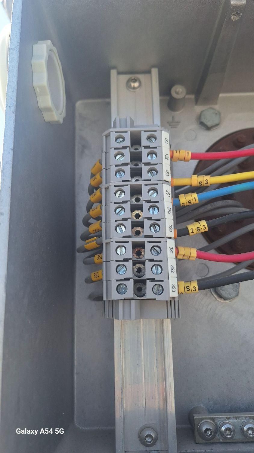 برقکار سه فاز وتکفاز با تجربه|خدمات پیشه و مهارت|بندرعباس, |دیوار