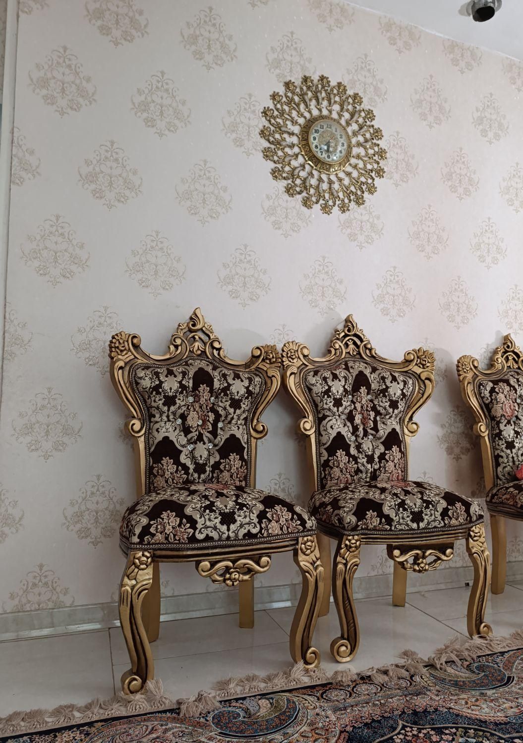 صندلی میزبان سلطنتی|میز و صندلی غذاخوری|بومهن, |دیوار