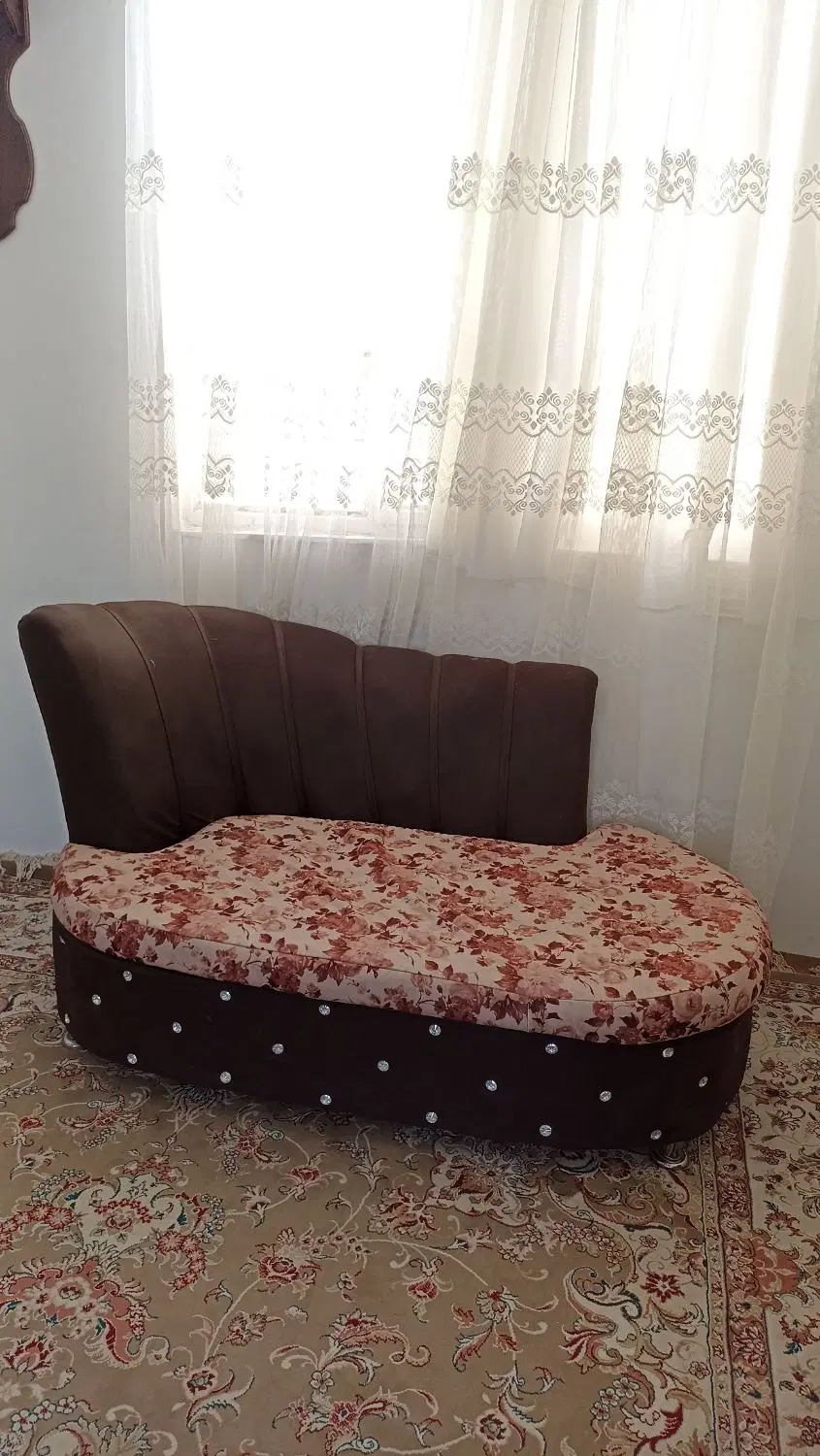 مبلمان ۷ نفره کارکرده با جلومبلی و عسلی|مبلمان خانگی و میز عسلی|مشهد, شهید معقول|دیوار