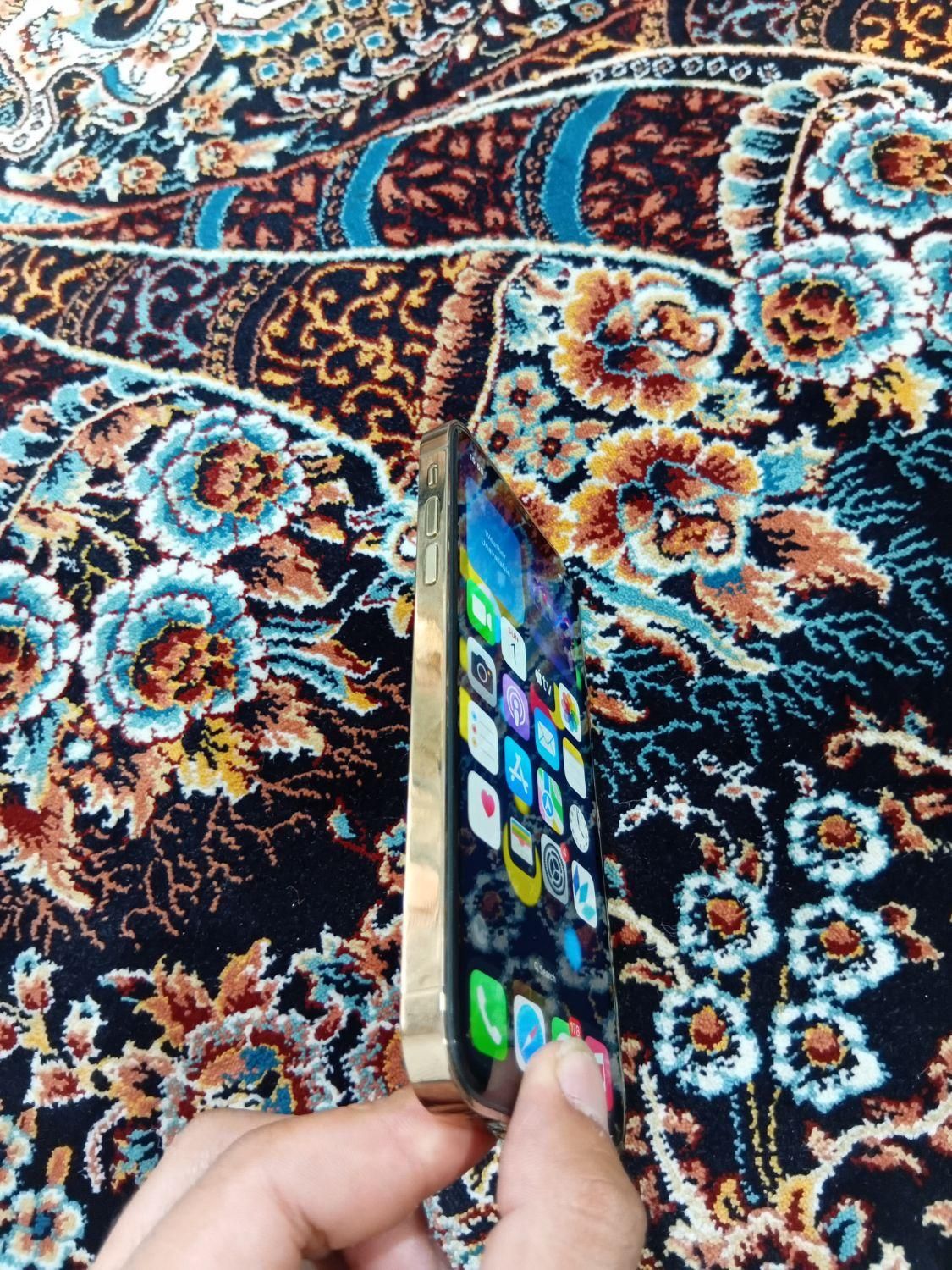 اپل iPhone XR با حافظهٔ ۱۲۸ گیگابایت|موبایل|تهران, اکباتان|دیوار