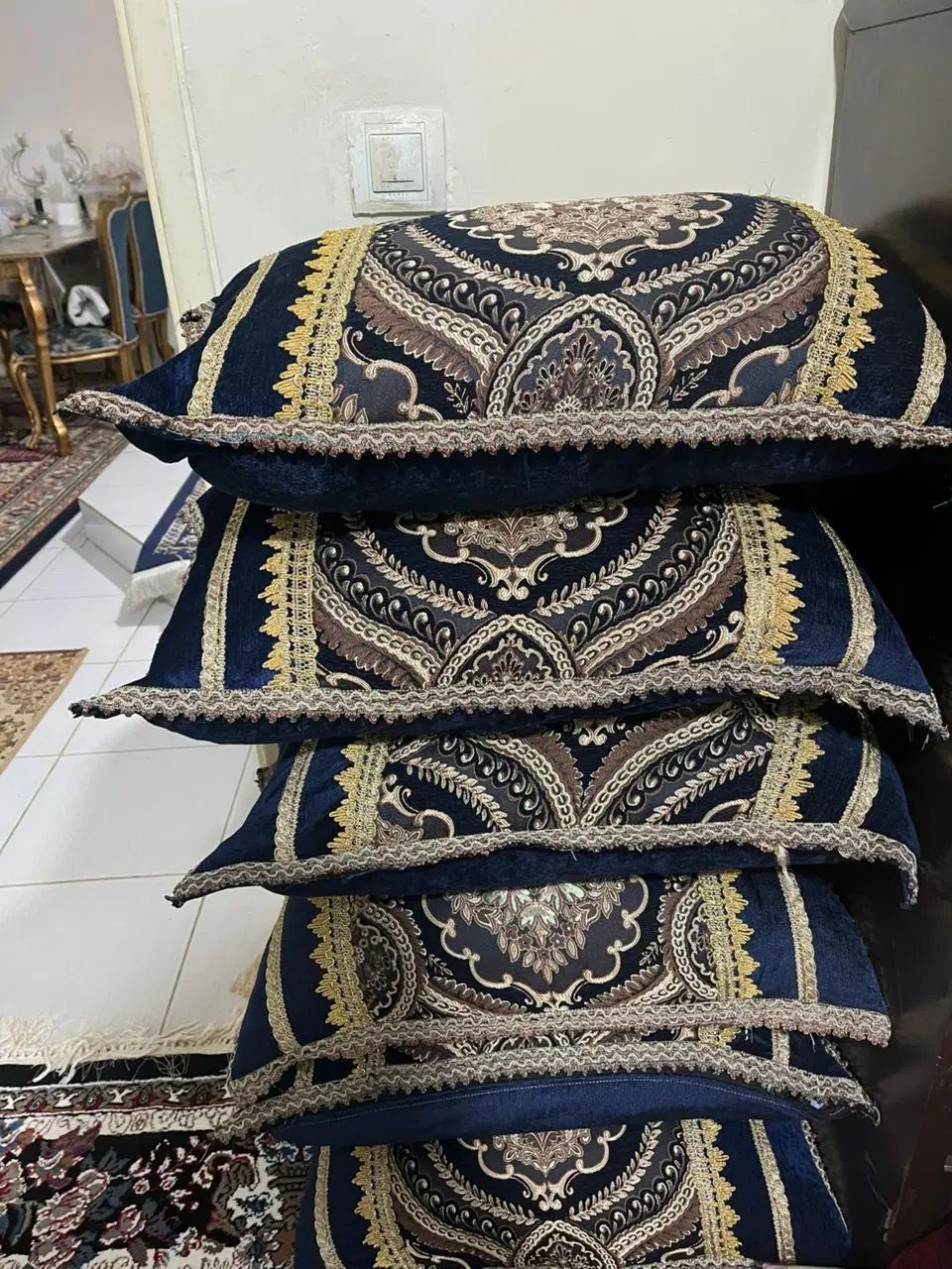 ۱۲ عدد بالش گرد و مستطیل و چهار عدد زیر انداز نو|رختخواب، بالش، پتو|شاهین‌شهر, شهرک میلاد|دیوار