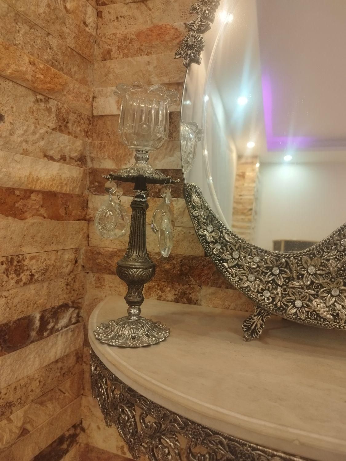 اینه و شمعدان تروتمیز و سالم سایز متوسط آینه|آینه|رشت, کوی حسینی|دیوار