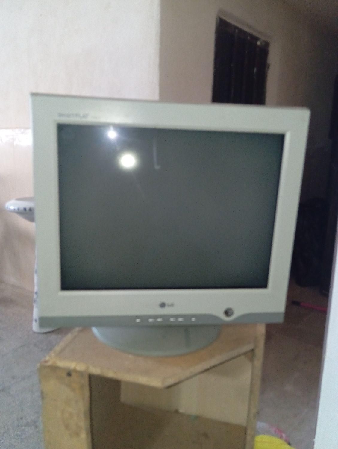 tv ال جی ۲۱ اینچ سالم خیلی وقته ازش استفاده نشده|تلویزیون و پروژکتور|تاکستان, |دیوار