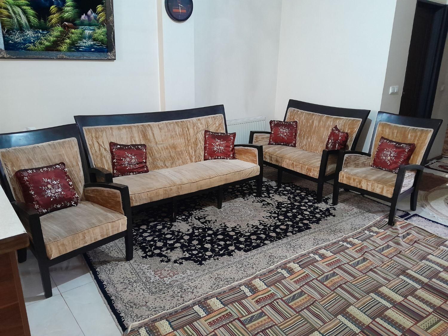 مبل هفت نفره کارکرده سالم|مبلمان خانگی و میز عسلی|تهران, استاد معین|دیوار