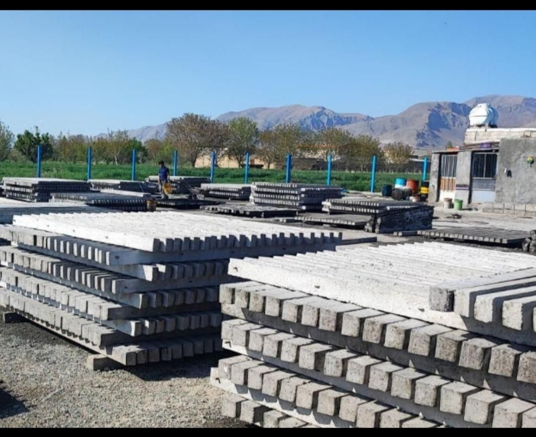 دونفر کارگر یا نیروی کار جهت تولید پایه فنس بتنی.|استخدام معماری، عمران و ساختمانی|اراک, |دیوار