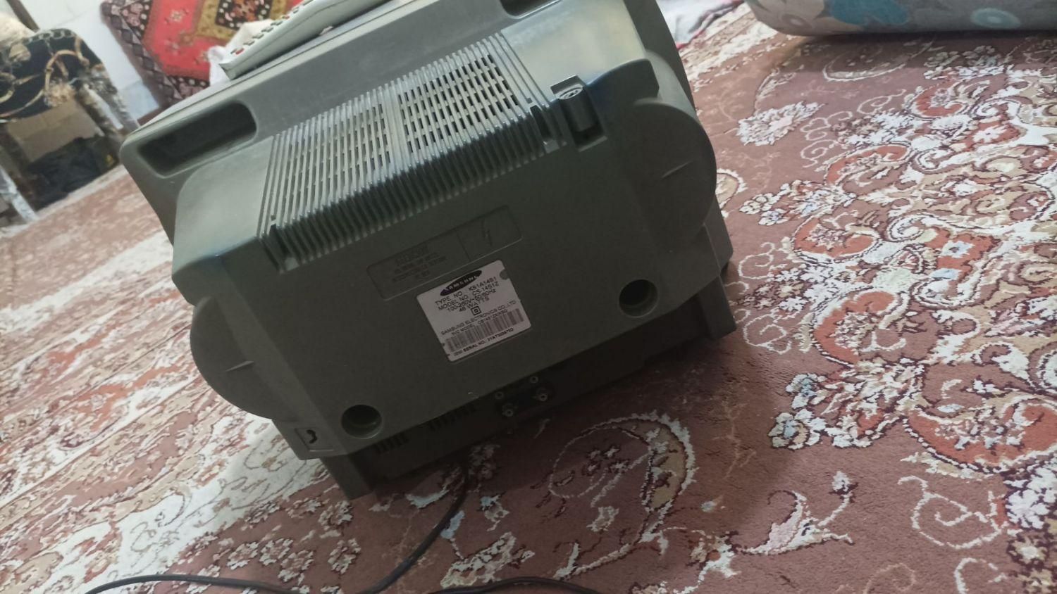 تلویزیون قدیمی رنگی ۱۴ اینچ|تلویزیون و پروژکتور|گلستان (تهران), |دیوار