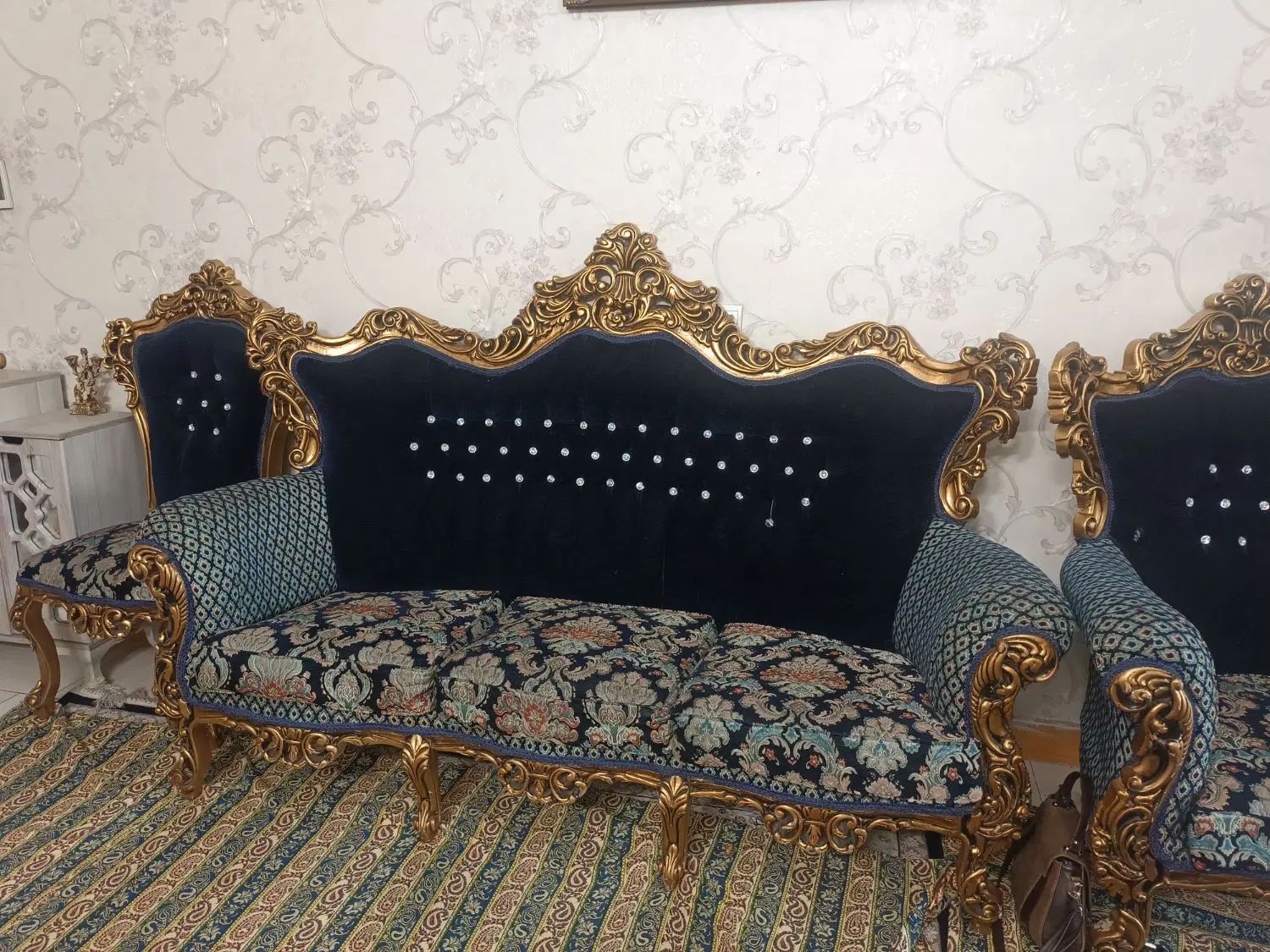 مبل سلطنتی ۹ نفره همراه با دو عدد میزبان|مبلمان خانگی و میز عسلی|تهران, شکوفه (عبدل آباد)|دیوار