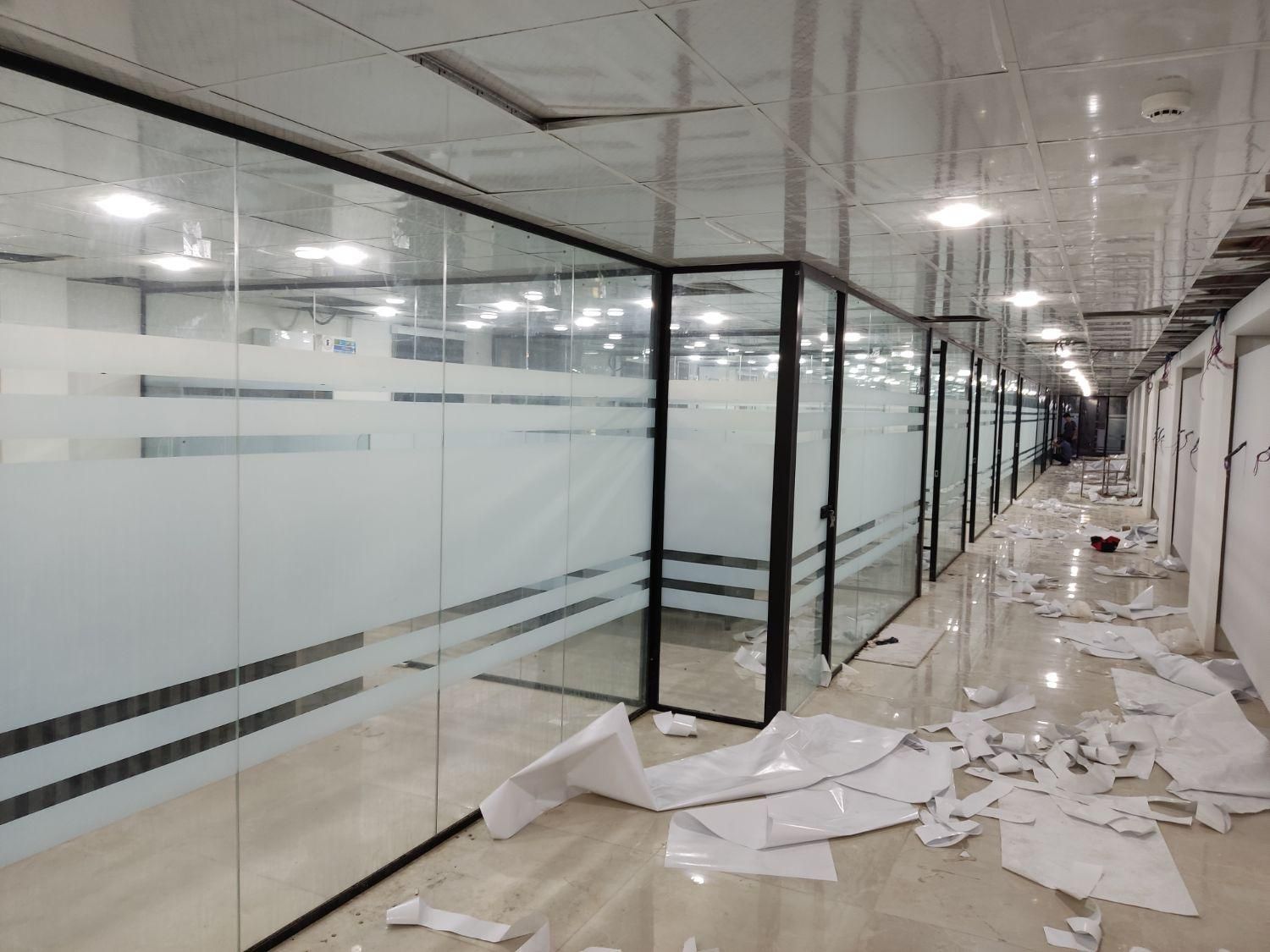 نصب استیکر و مش نصاب برچسب دودی شیشه مات کن|خدمات پیشه و مهارت|اهواز, نادری|دیوار