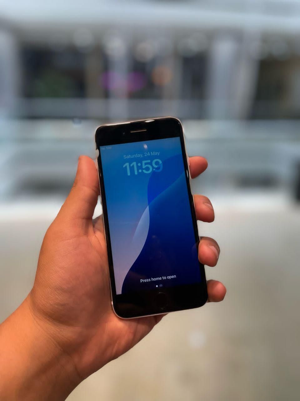 اپل iPhone SE (2020) با حافظهٔ ۱۲۸ گیگابایت|موبایل|کرج, گوهردشت|دیوار