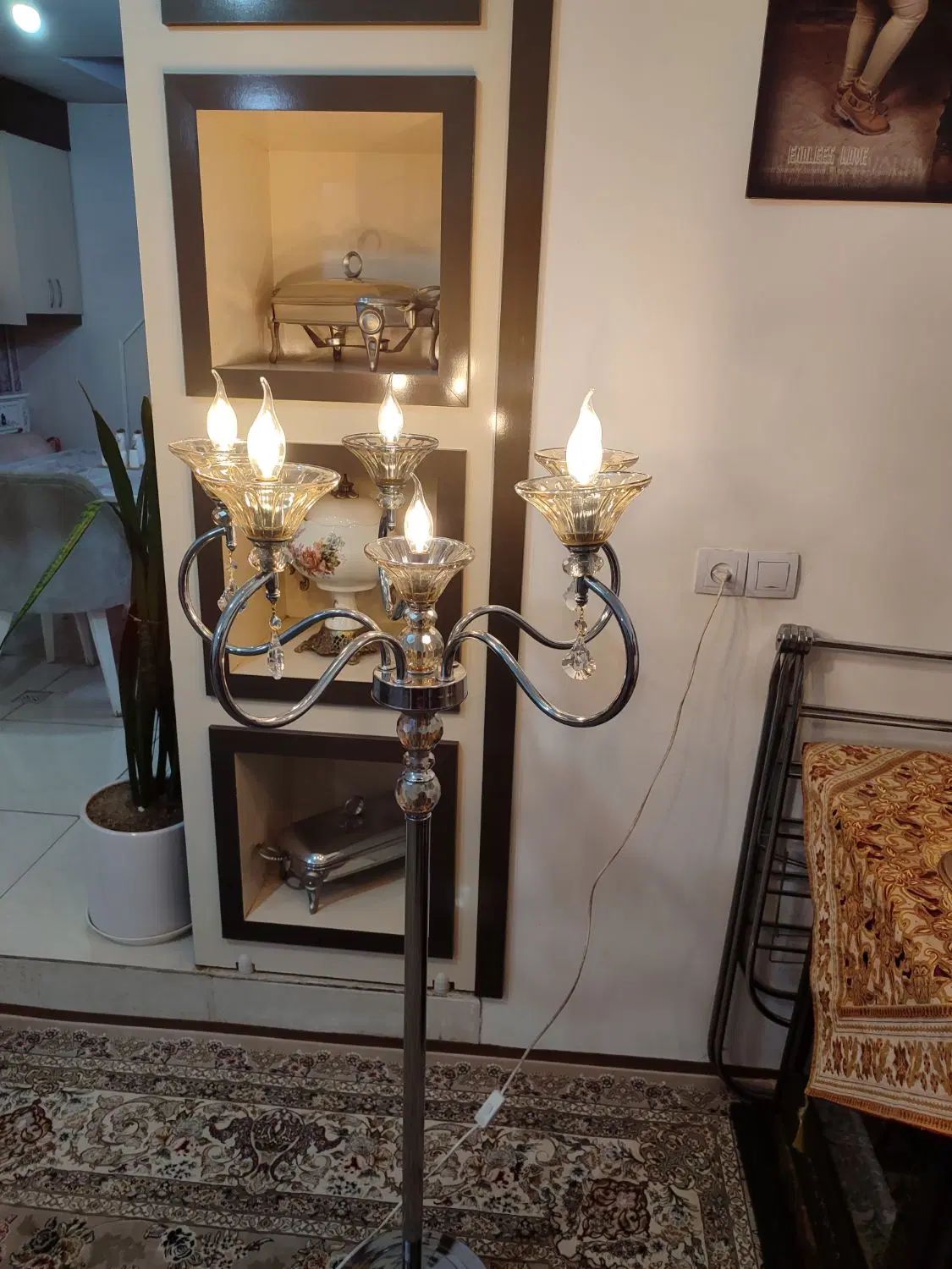لوستر کنار سالنی|لوستر و چراغ آویز|مشهد, خواجه ربیع|دیوار