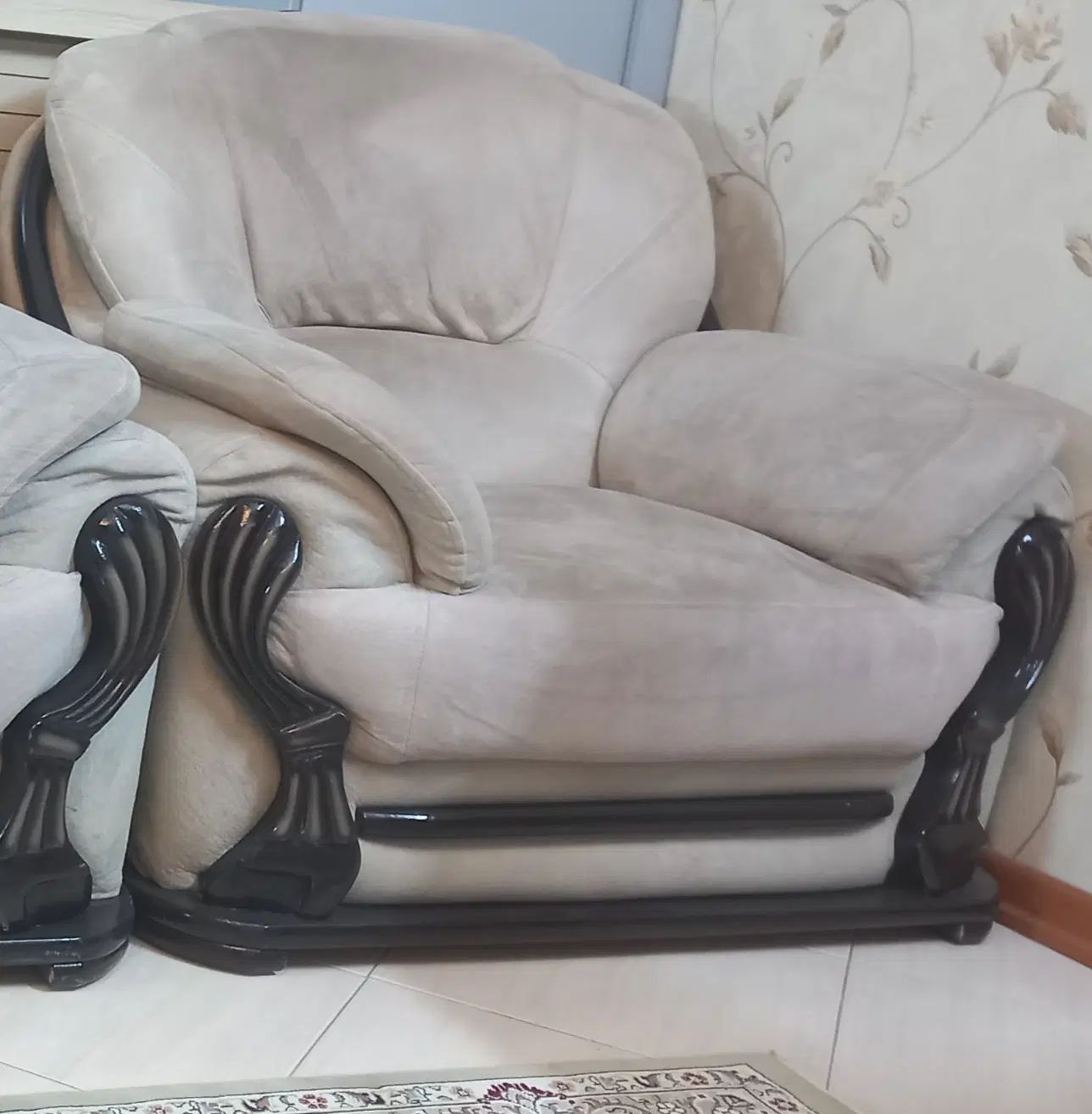 مبل ۷ نفره راحتی همراه با میز سه نفره جلو مبلی|مبلمان خانگی و میز عسلی|مشهد, هنرستان|دیوار