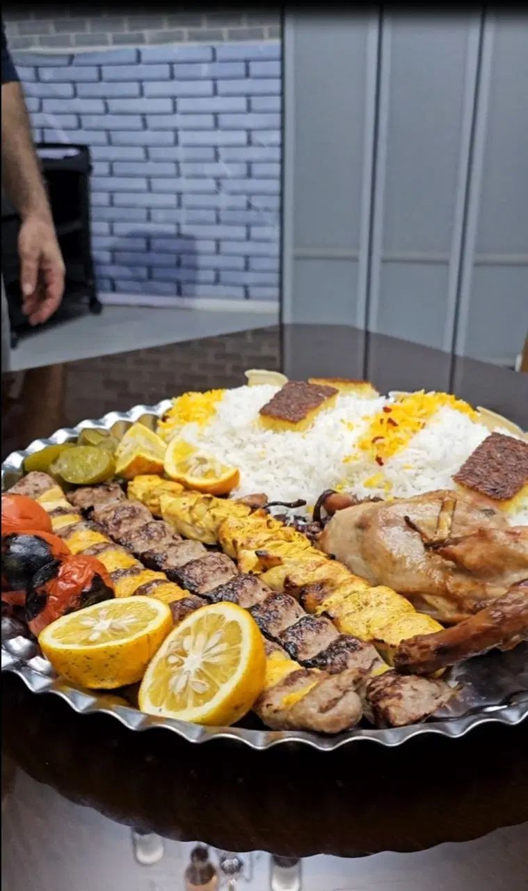 فرکاروکمک اشپز|استخدام خدمات فروشگاه و رستوران|مشهد, سرافرازان|دیوار