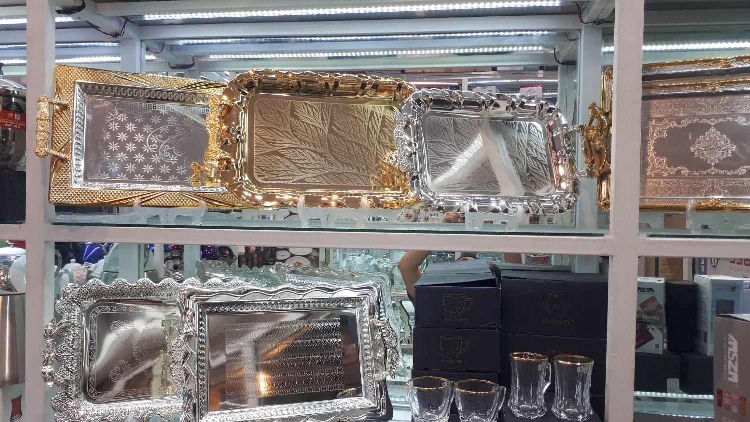سینی استیل طلایی پذیرایی|ظروف سرو و پذیرایی|شیراز, شاهچراغ|دیوار