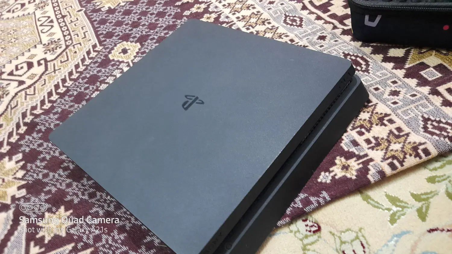 Ps4 اسلیم 2 دسته و دارای کابل شارژر اورجینال|کنسول، بازی ویدئویی و آنلاین|اصفهان, کوی امام|دیوار