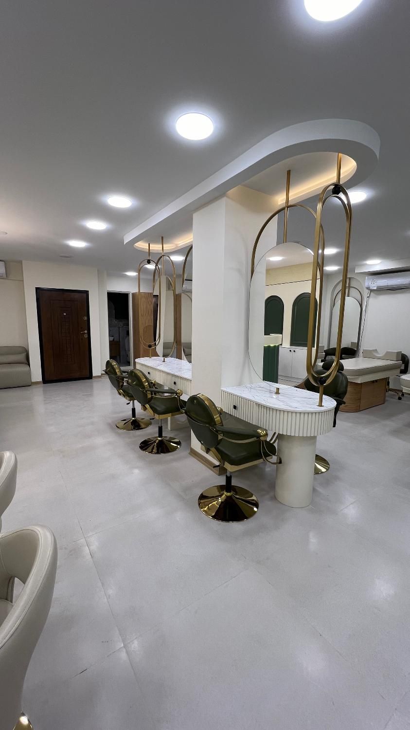 اجاره میز ناخن و تخت مژه و صندلی رنگ زیبایی|اجارهٔ دفتر کار، اتاق اداری، مطب|تهران, تهرانپارس غربی|دیوار