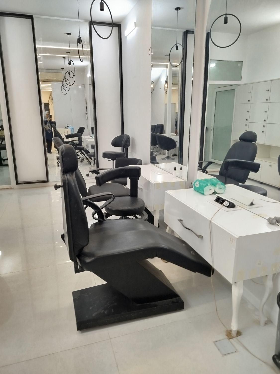 اپلاسیون رنگ و لایت میکاپ و شنیون اصلاح کوتاهی مو|خدمات آرایشگری و زیبایی|مشهد, آزادشهر|دیوار