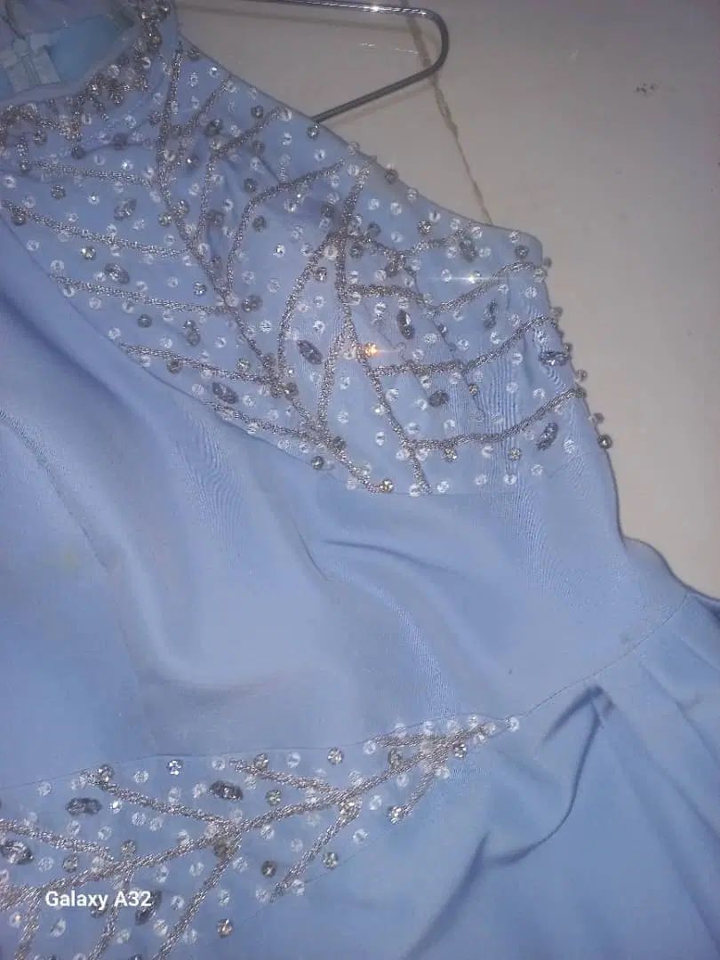 لباس مجلسی|لباس|کرج, اتمسفر|دیوار