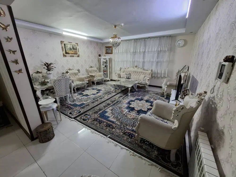 مبل کلاسیک همراه با میز ناهارخوری خوری|مبلمان خانگی و میز عسلی|تهران, تهرانسر شرقی|دیوار