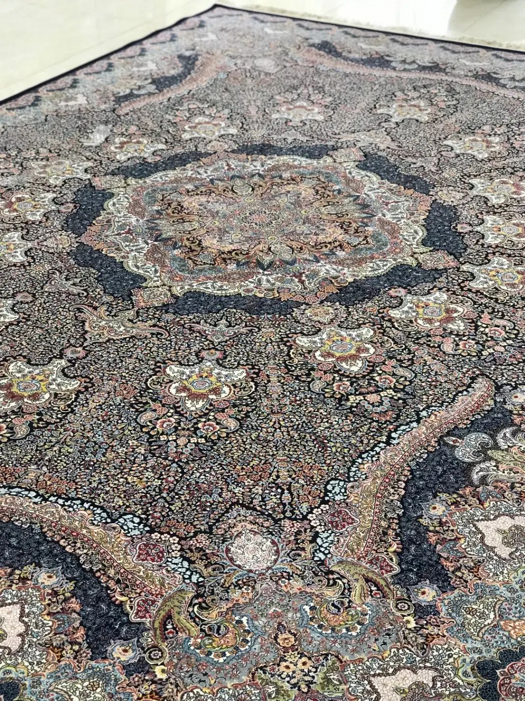 دو تخته فرش ۱۲۰۰ شانه تراکم ۳۶۰۰ سورمه ای|فرش|نسیم‌شهر, |دیوار
