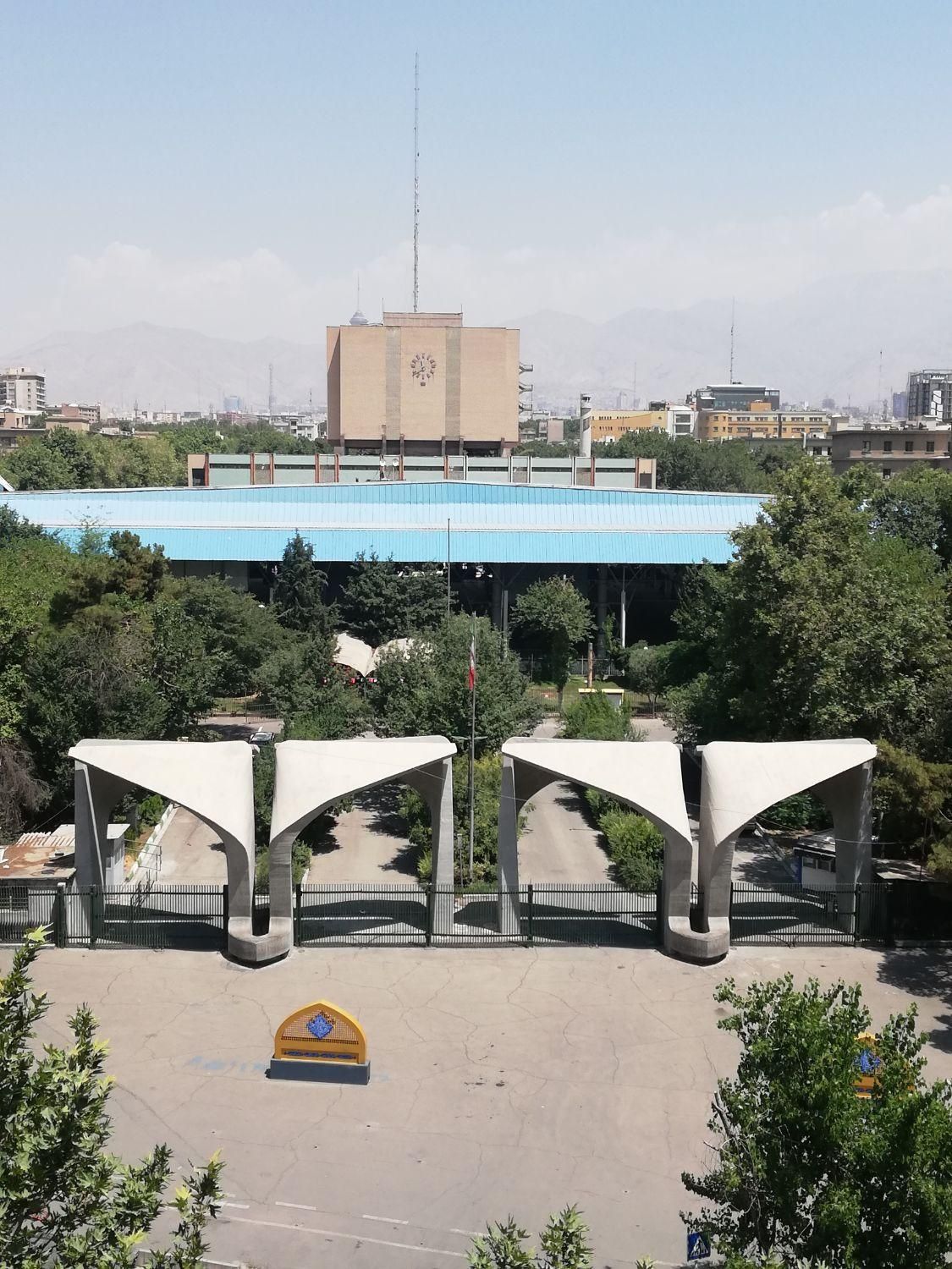ساختمانی یکجا با 800 متر بنا روبروی دانشگاه تهران|فروش دفتر کار، اتاق اداری، مطب|تهران, فلسطین (میدان انقلاب)|دیوار