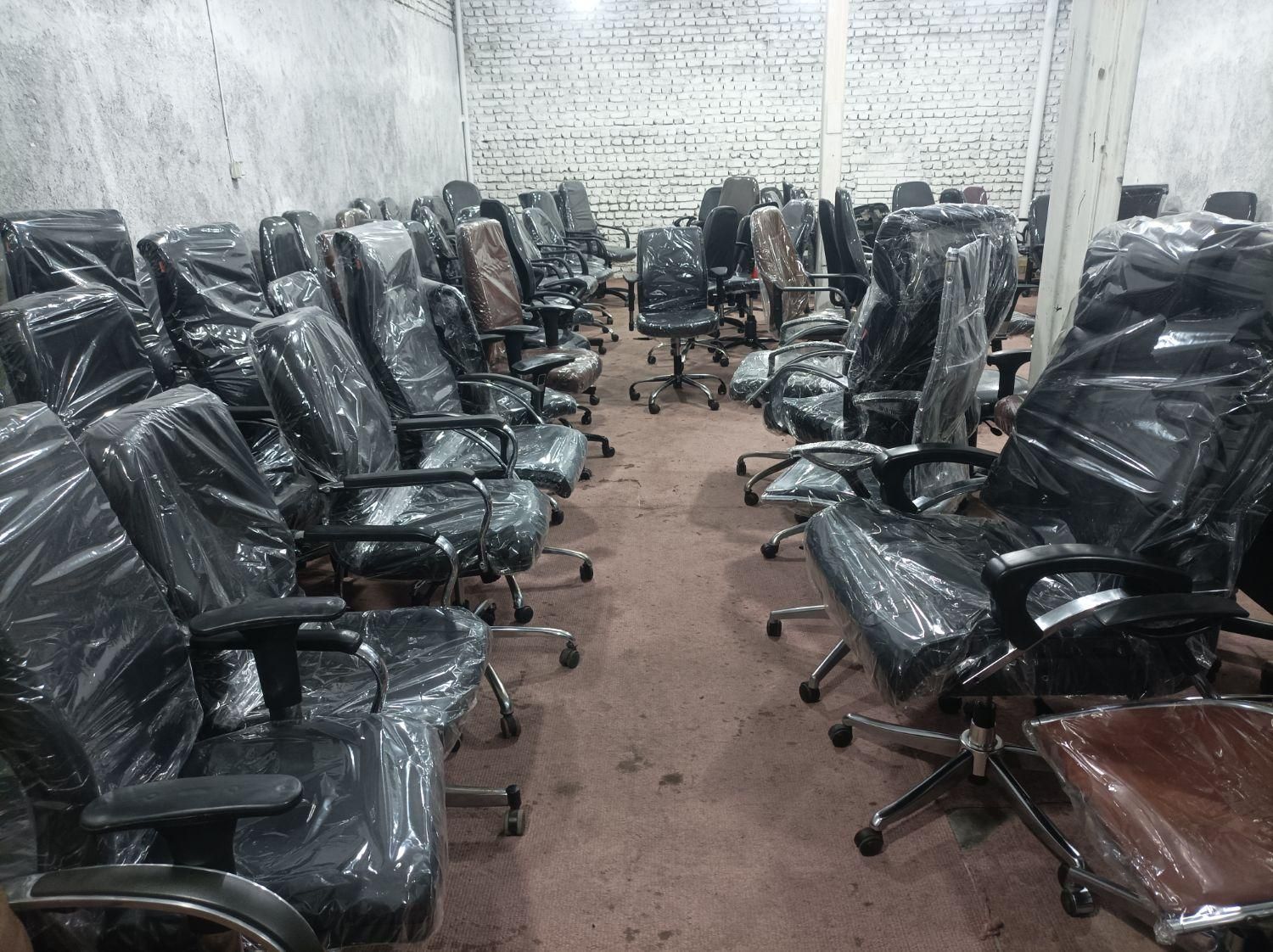 میز وصندلی اداری تمام صندلی‌ها استوک در حد نو|دفتر کار|مشهد, طلاب|دیوار