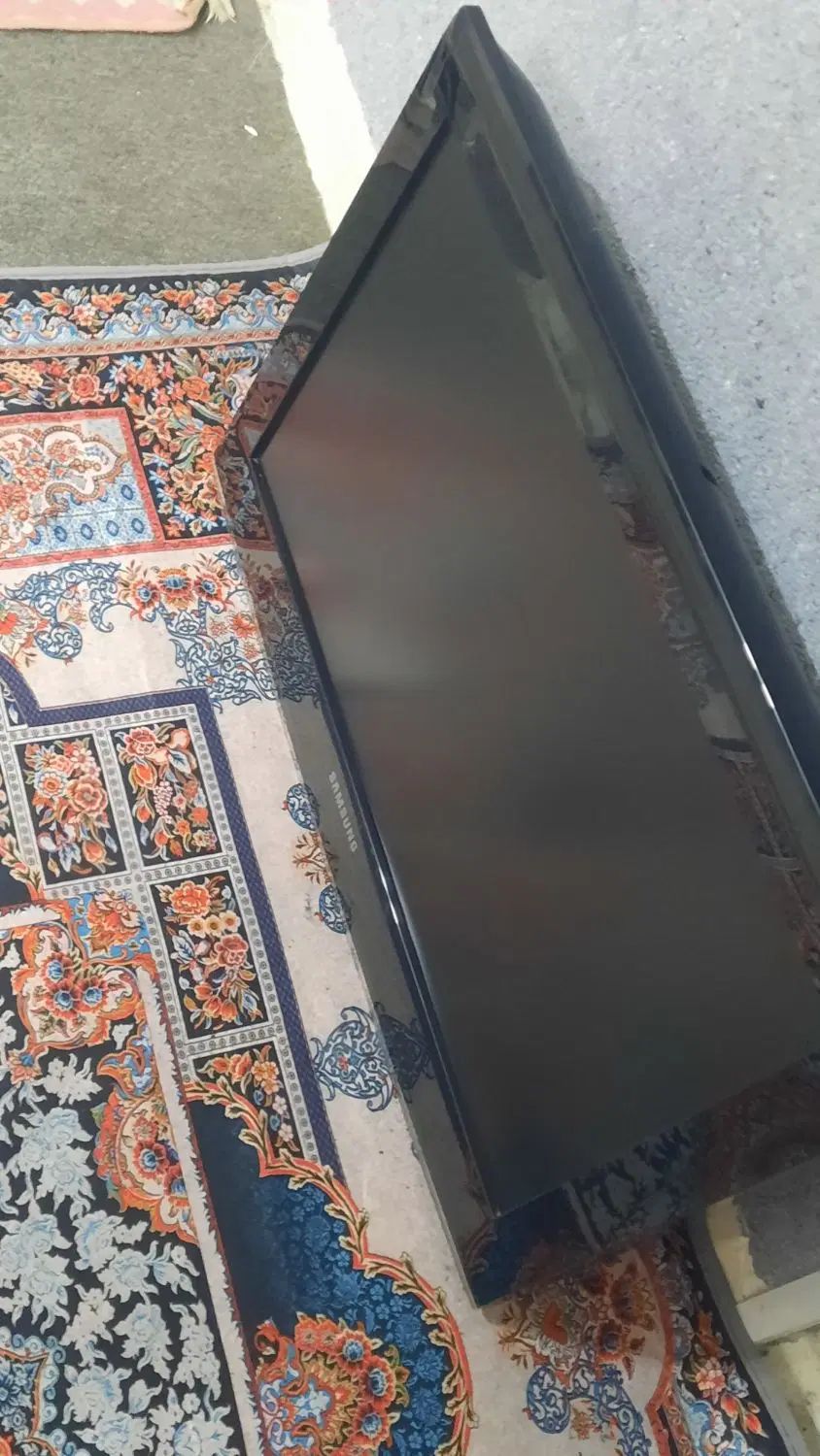 LCD سامسونگ سالم ب شرط فوری مشتری واقعی میخام|تلویزیون و پروژکتور|تهران, آذری|دیوار