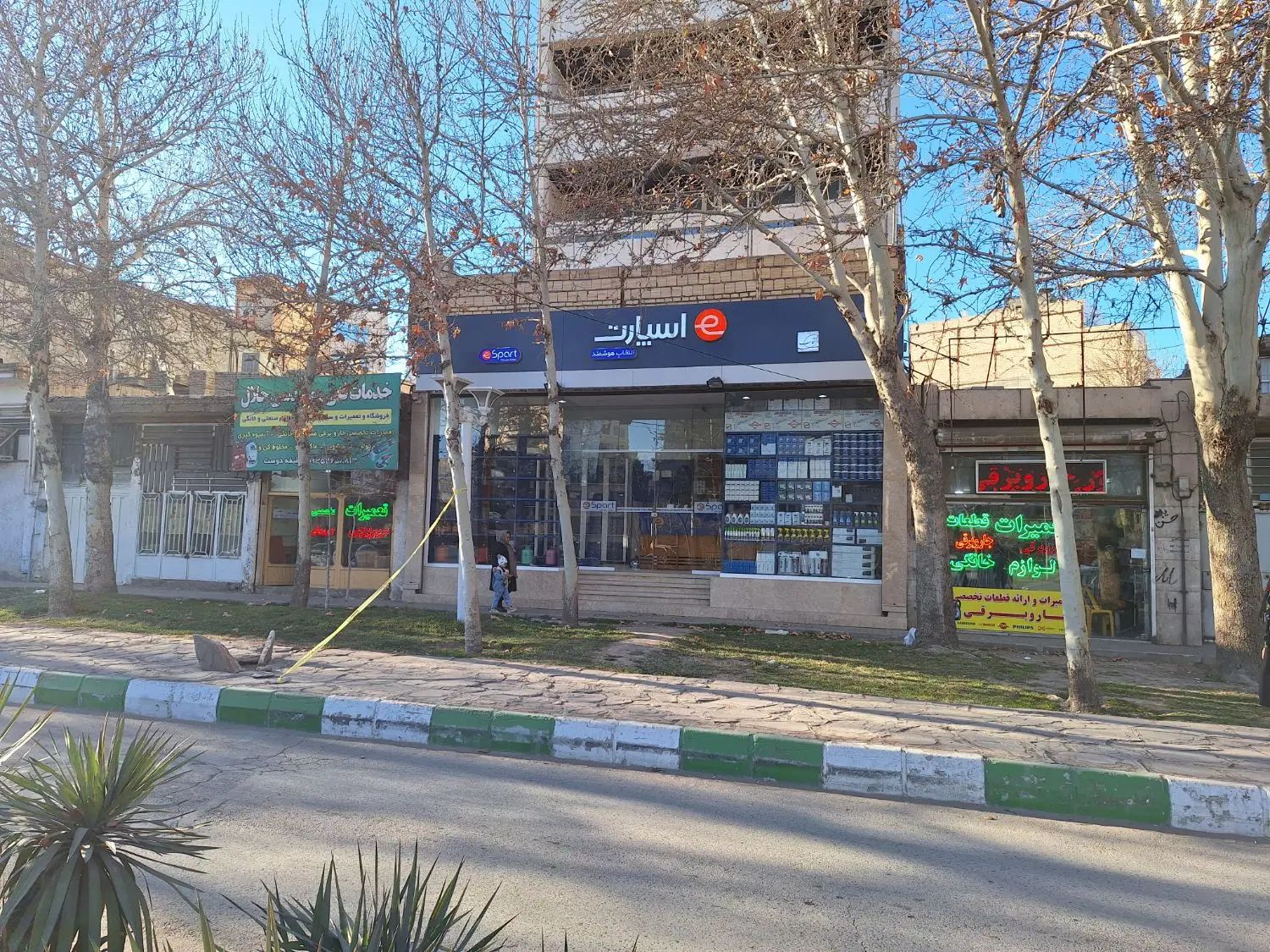 مغازه تجاری فروش فوری حاشیه بلوارخیام|فروش مغازه و غرفه|مشهد, امیر|دیوار