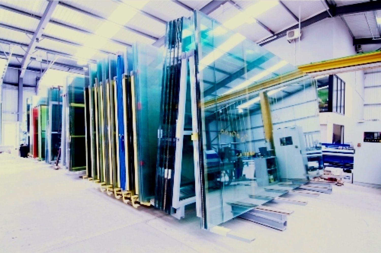 * شیشه بری 1* شیشه سکوریت 1* سرویس 1*|خدمات پیشه و مهارت|تهران, صادقیه|دیوار