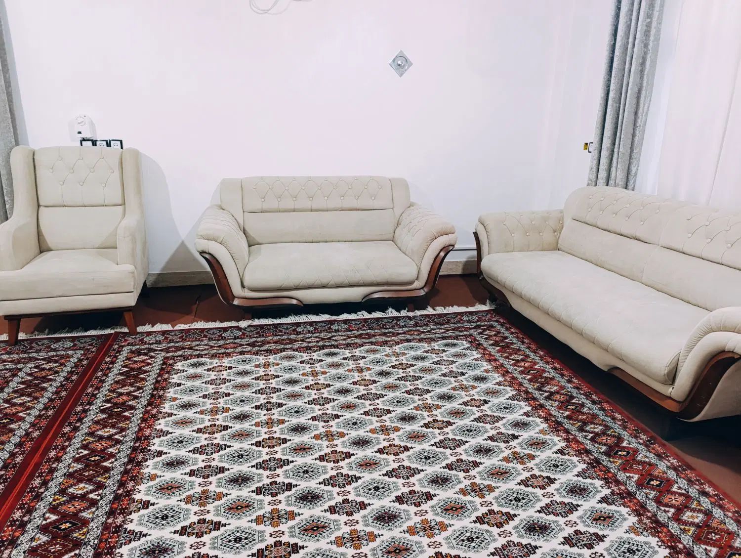 مبل هفت نفره درحدنو فقط 8ماهه استفاده کردم|مبلمان خانگی و میز عسلی|آق قلا, |دیوار