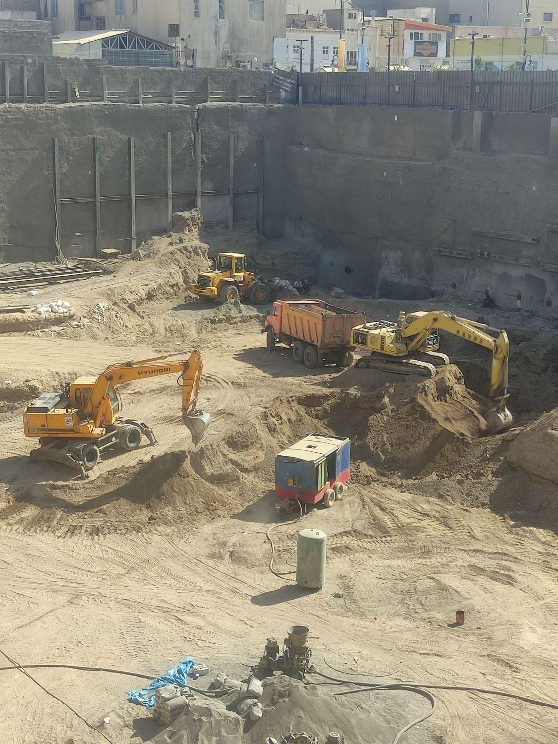 خاکبرداری گودبرداری بیل لودر تخریب پیکور|خدمات حمل و نقل|قم, نوقطار|دیوار