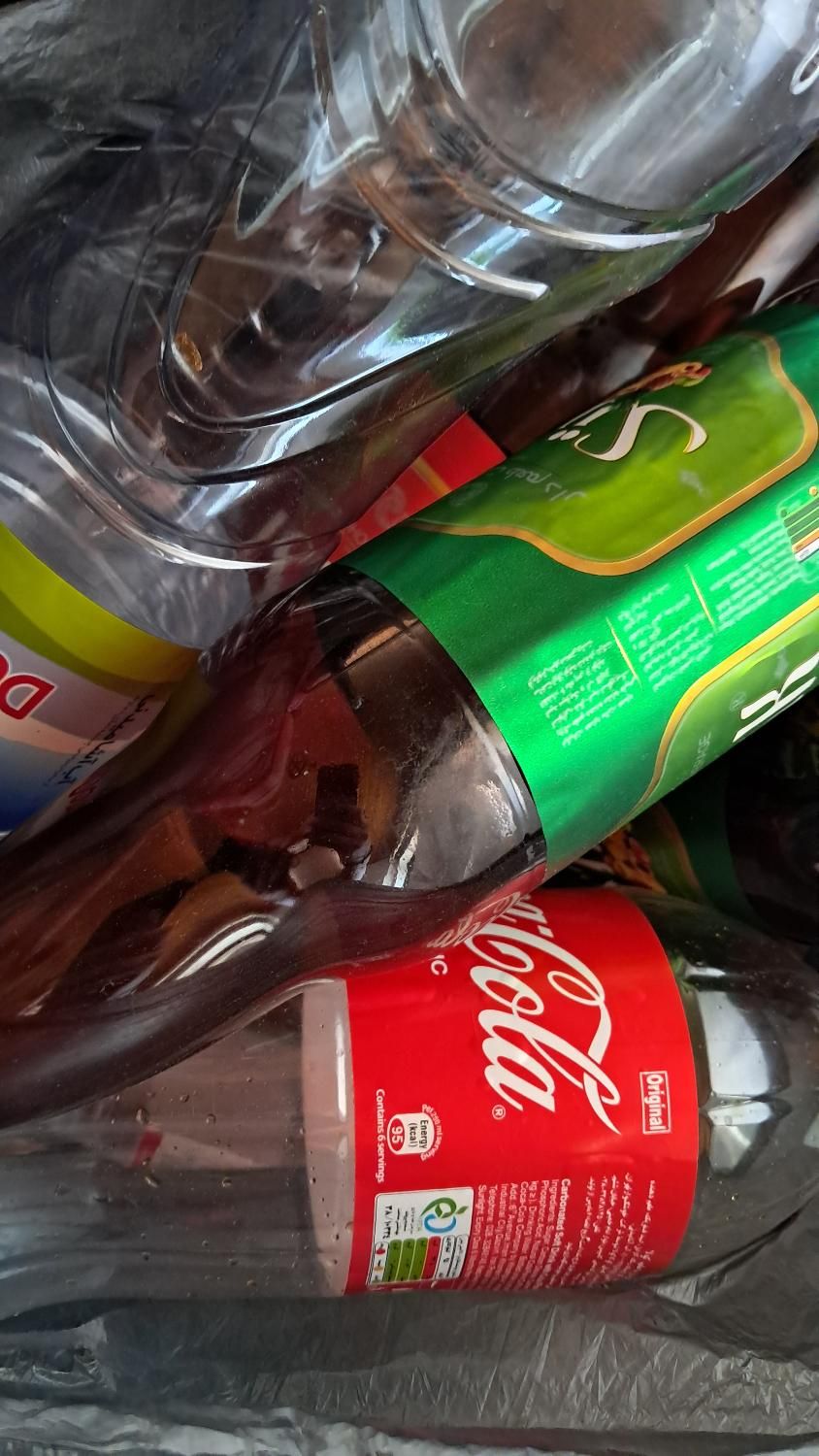 بطری  و قوطی|ظروف نگهدارنده، پلاستیکی، یک‌بارمصرف|نور, |دیوار