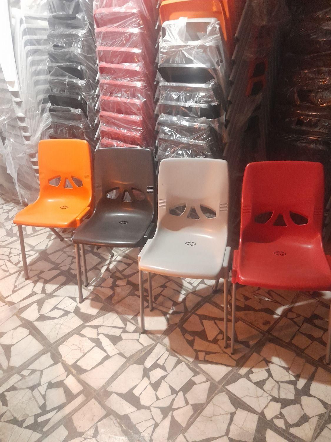 صندلی پلاستیکی پایه فلزی مدل شاهین|صندلی و نیمکت|اصفهان, بهارانچی|دیوار