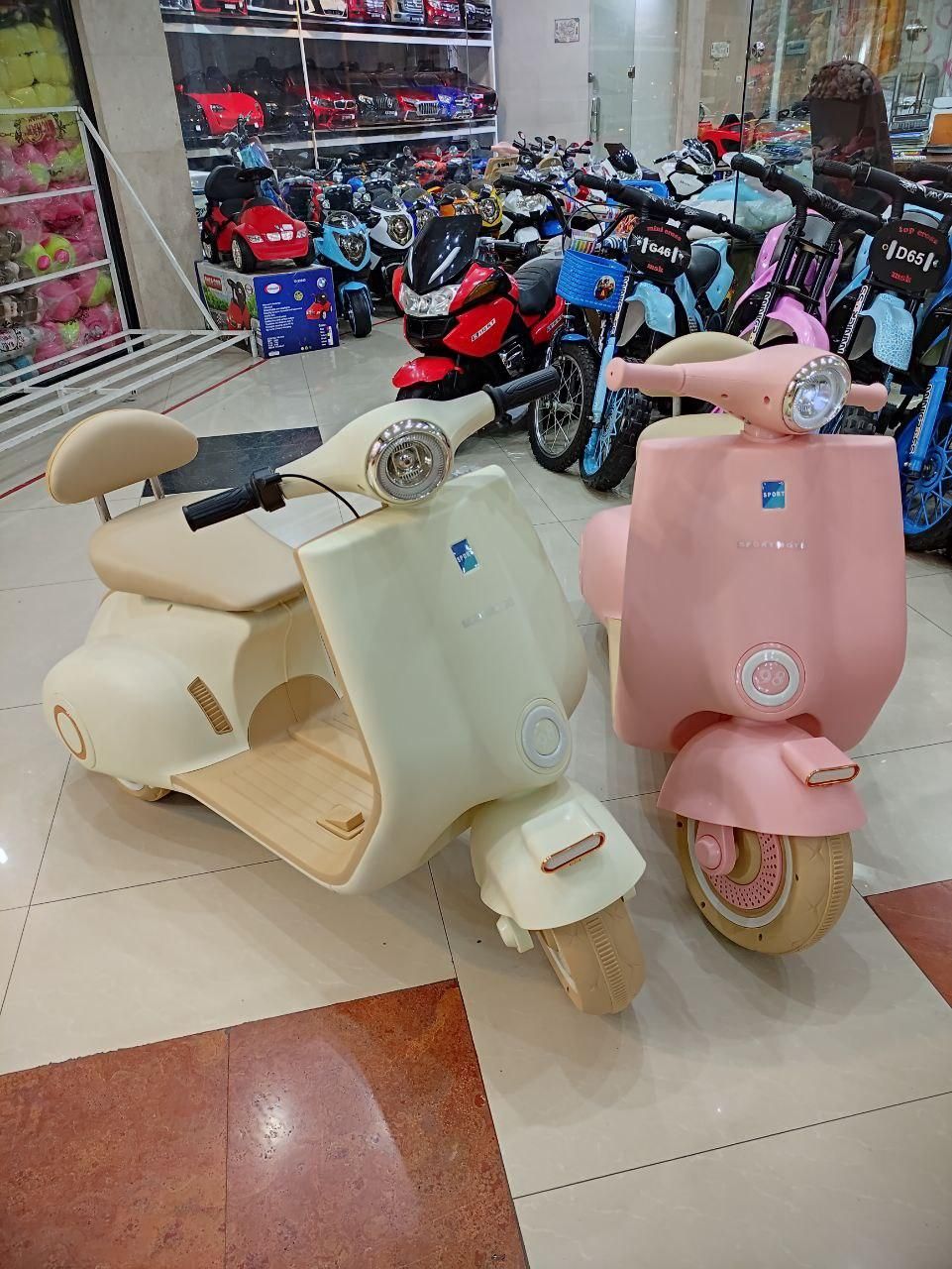 موتور شارژی وسپا بزرگ|اسباب‌بازی بچه|مشهد, مصلی (کارمندان اول)|دیوار