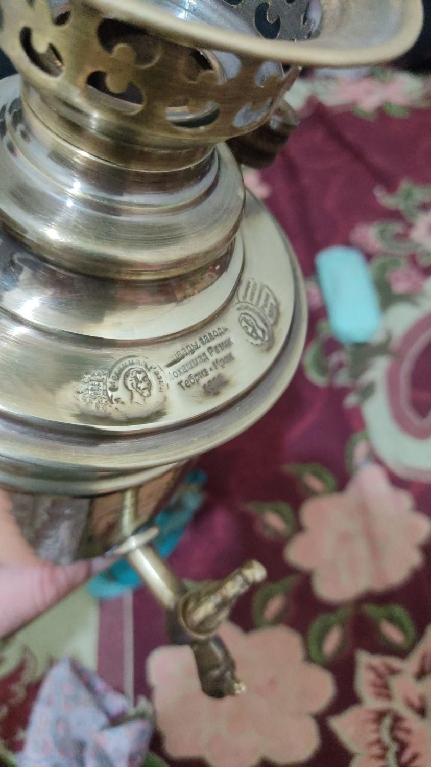 سماور یکونیم لیتری زغالی رنجی و چراغ برنجی|کلکسیون اشیاء عتیقه|اسدآباد, |دیوار