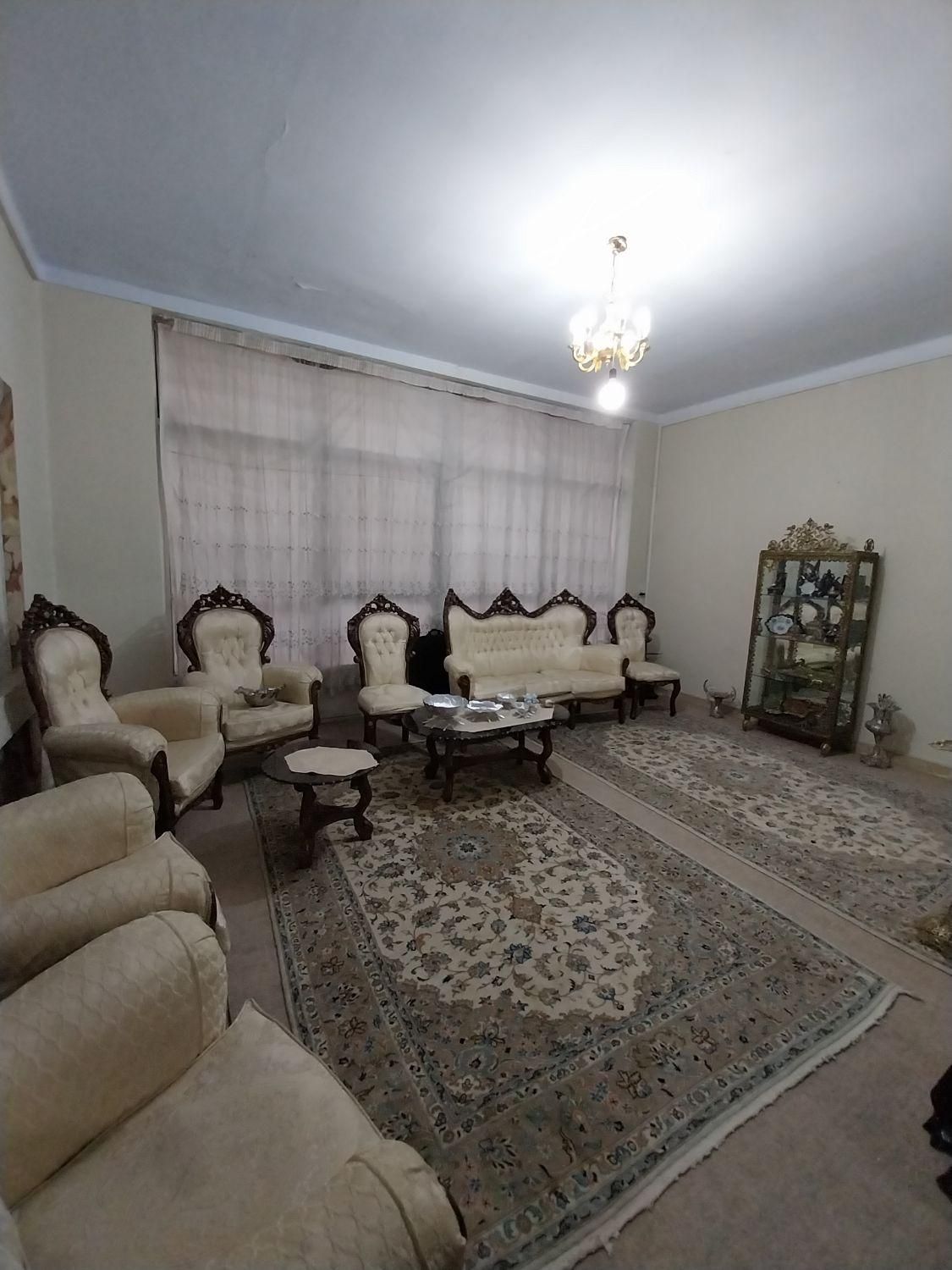 ۲۵۰مترزیربناویلای ۳طبقه حیاط دار شمالی قصرالدشت|اجارهٔ آپارتمان|تهران, شادمهر|دیوار