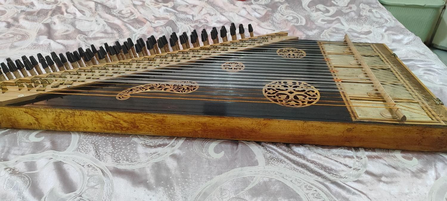 ساز قانون سوریه جمیل حداد|سازهای سنتی|اندیشه, اندیشه فاز ۱|دیوار