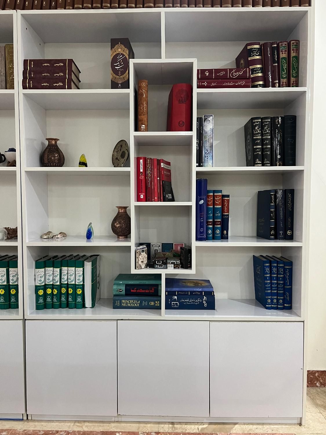کتابخانه|کتابخانه، شلف، قفسه‌های دیواری|تهران, سید خندان (جلفا)|دیوار