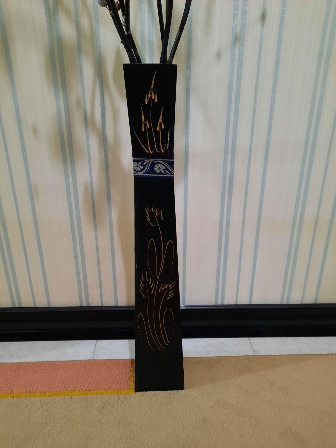 گلدان چوبی وگل نقره ای و طلایی|گل مصنوعی|محمدشهر, سیدآباد|دیوار