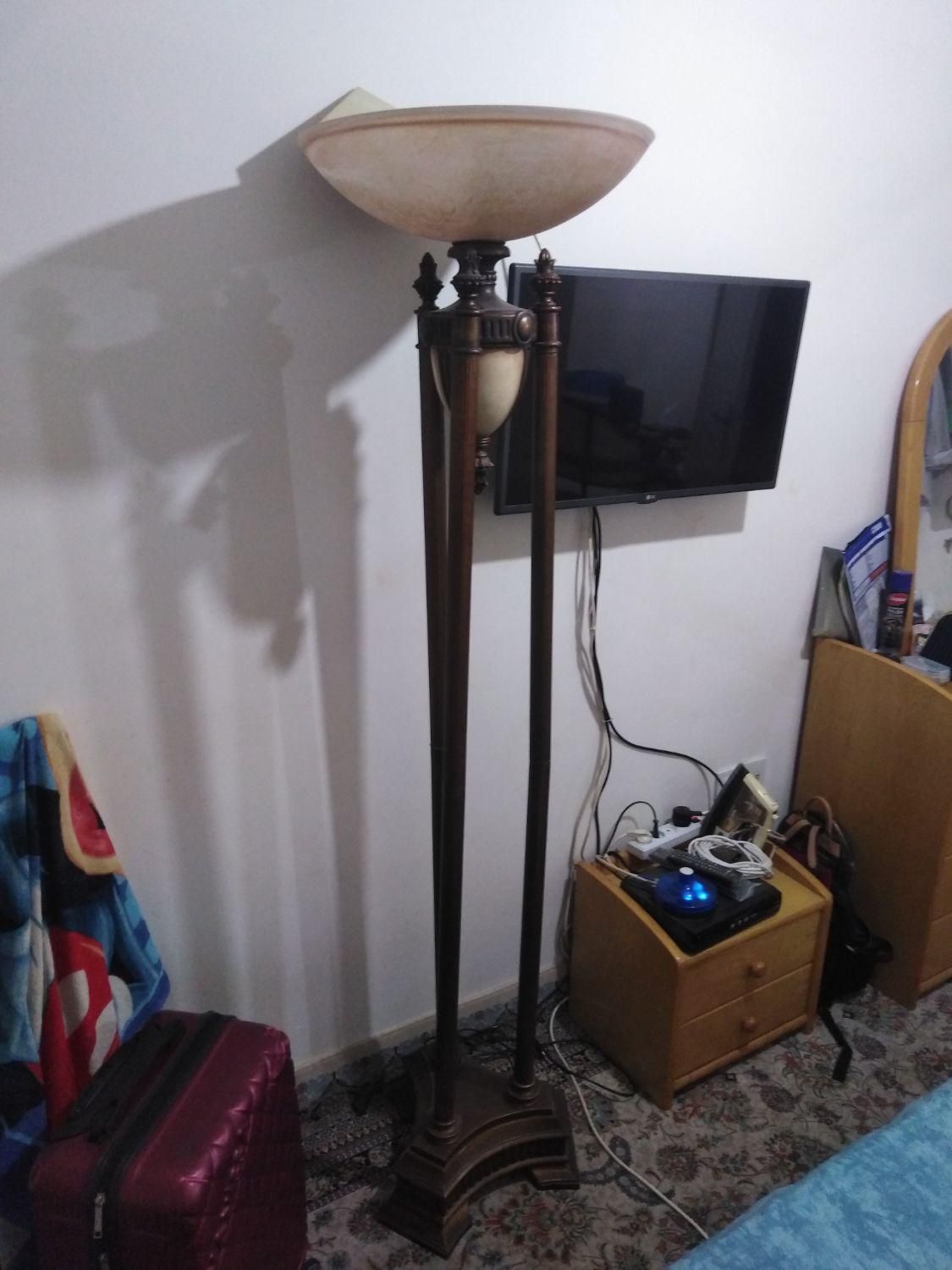آباژور ایستاده تمام فلزی با کلاهک شیشه ای|چراغ خواب و آباژور|تهران, جیحون|دیوار